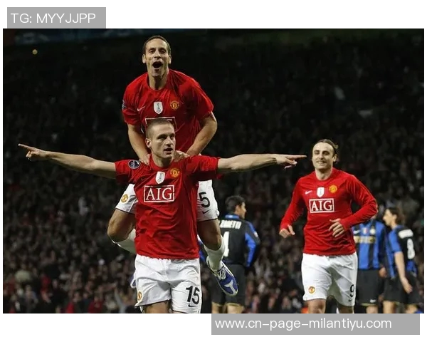 老友重聚费迪南德与范佩西维迪奇共享美好时光合影温馨回忆