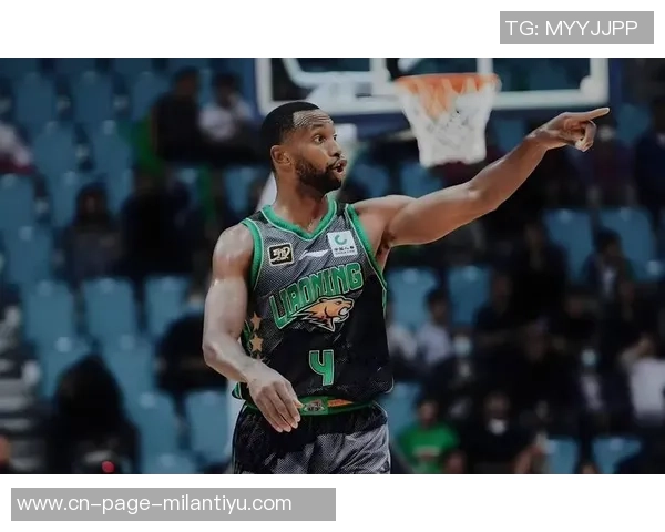 深圳外援史密斯半场表现抢眼四记三分助球队争胜